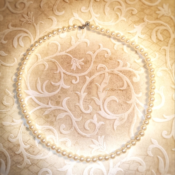 unknown Jewelry - Faux pearl necklace 🧱🔥